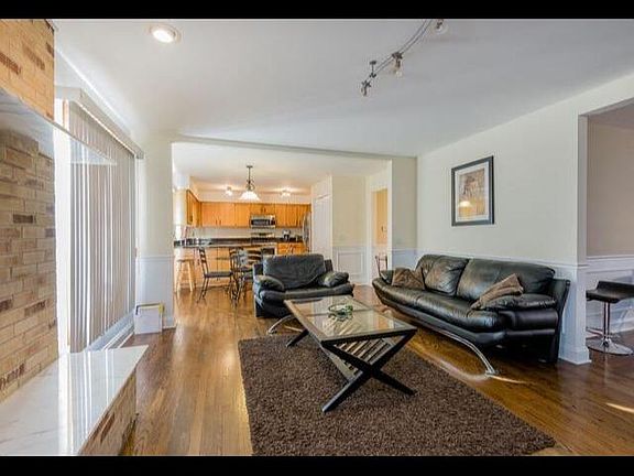 3rd image of 6517 W Belle Plaine Ave