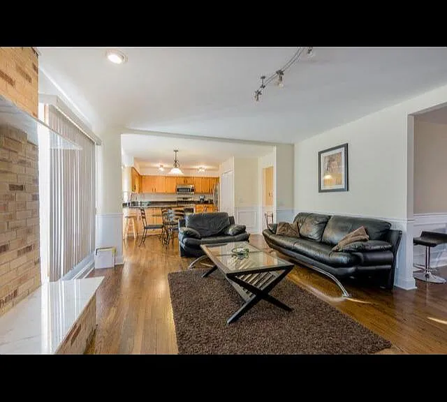 6517 W Belle Plaine Ave — Photo 3