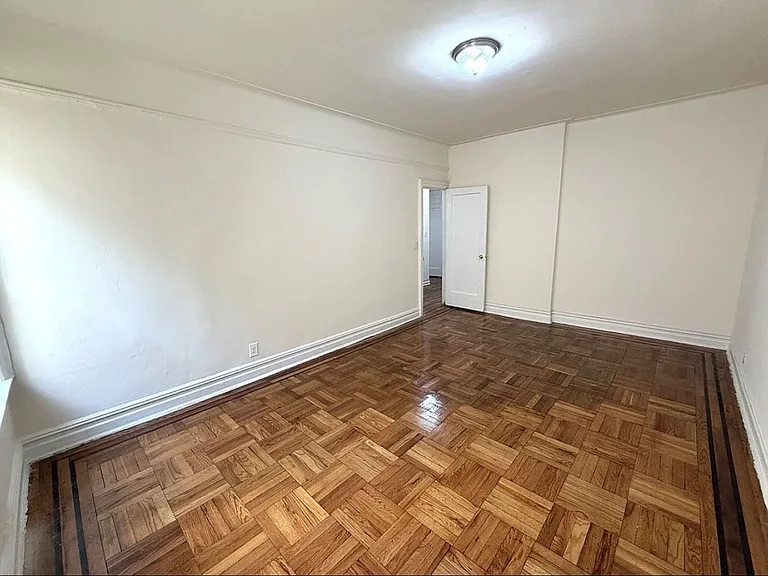 1401 W 4th St #1 — Photo 5