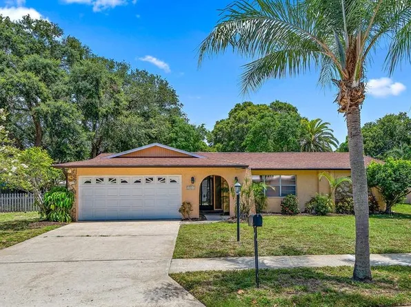 12221 Imperial Dr, Seminole, FL 33772