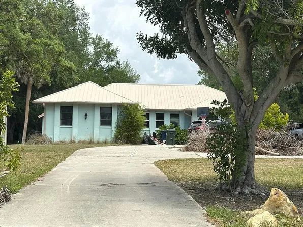 671 Suffolk Cir, Nokomis, FL 34275