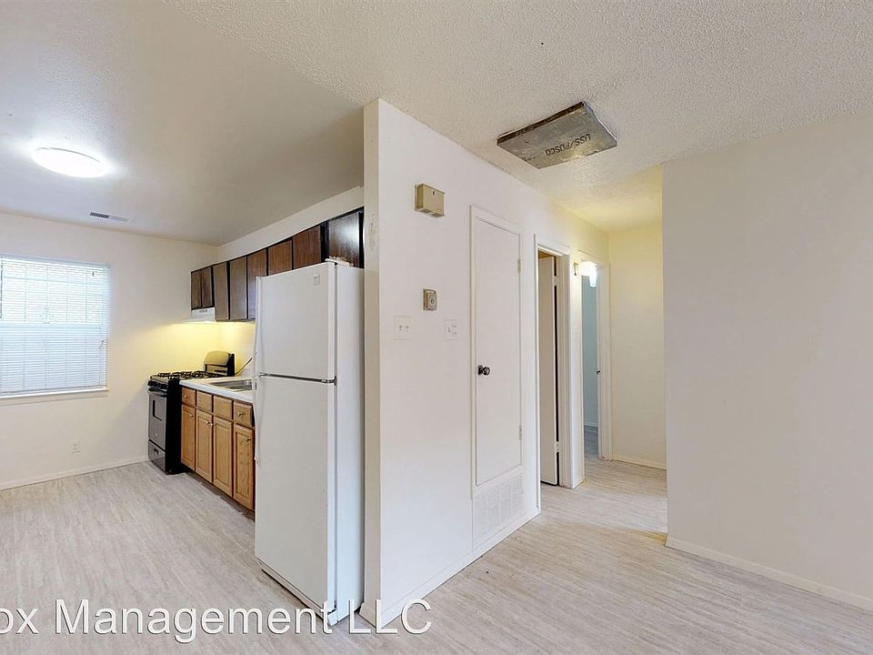 1st image of 419 Vassar Dr SE APT 06