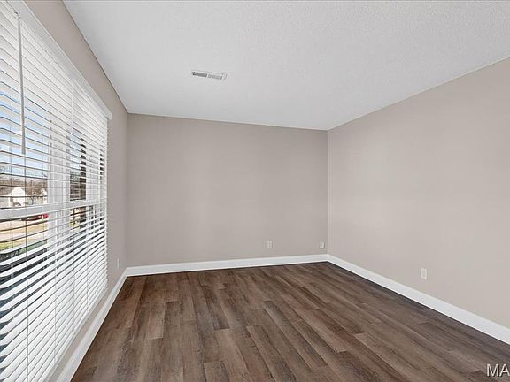 3rd image of 210 Monica Dr