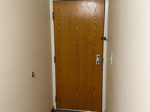 5th image of 4600 N Cumberland Ave Unit 411