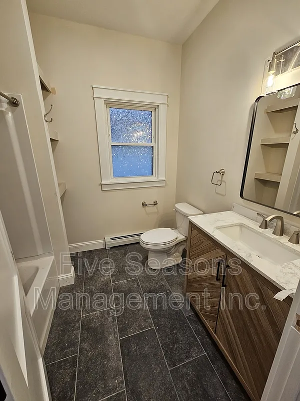 3 bed, 1.0 bath, 1200 sqft, $3,000 — Photo 2