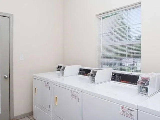 Autumn Brooke Apartments — Photo 5