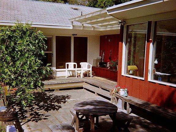3rd image of 8541 Island View Ct NE