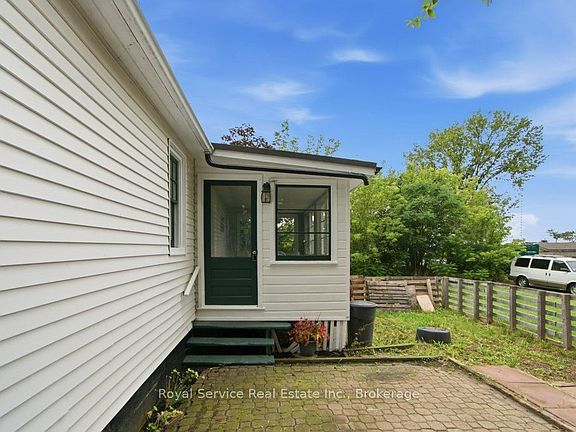 2nd image of 5418 Lakeshore Dr