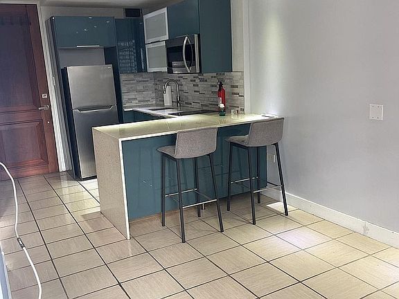 4th image of 1407 Ashford Ave #401