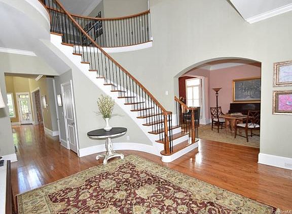 2nd image of 1105 Delacourt Ln