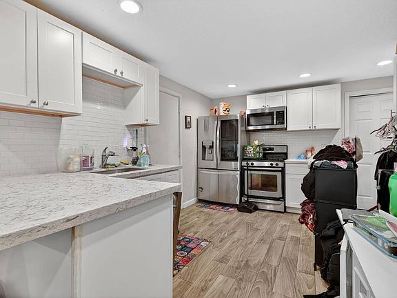3rd image of 511 W Orange St