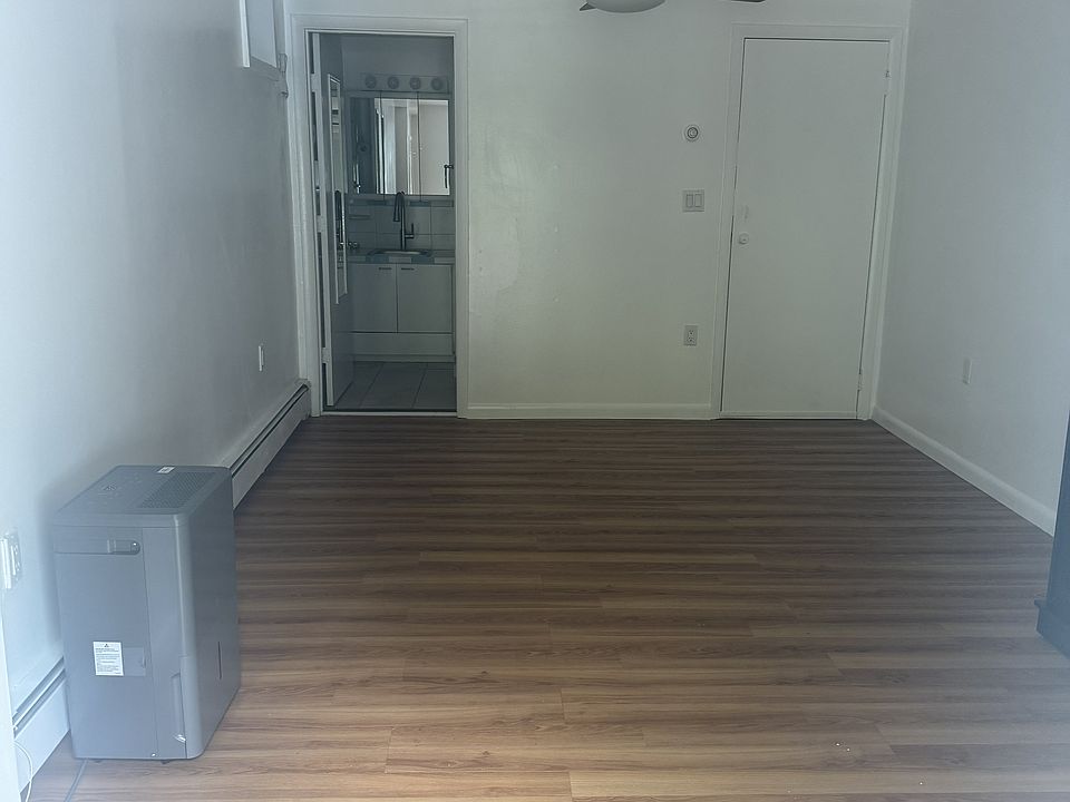 2nd image of 19 Meadowcrest Ct