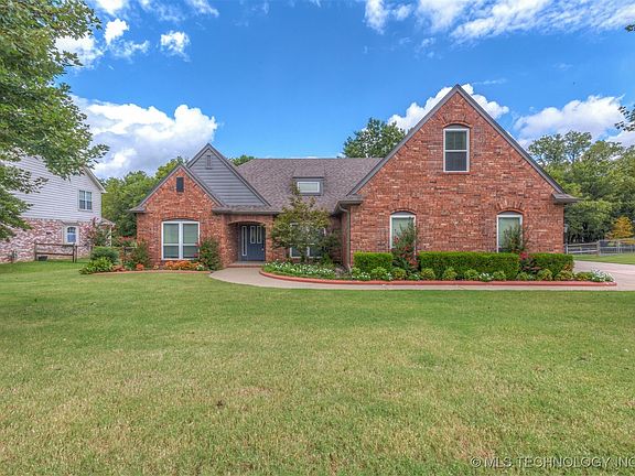 2nd image of 3110 Callaway Dr