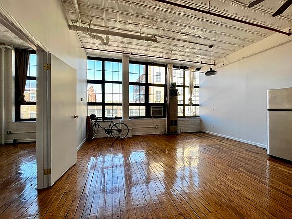 4th image of 248 McKibbin St #2Z