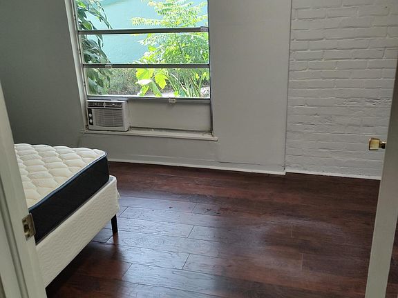 4th image of 1641 Lakeview Dr #X