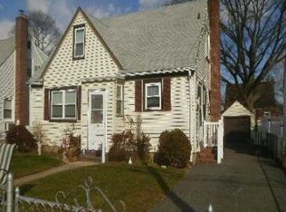 942 Van Buren Ave, Franklin Square, NY 11010