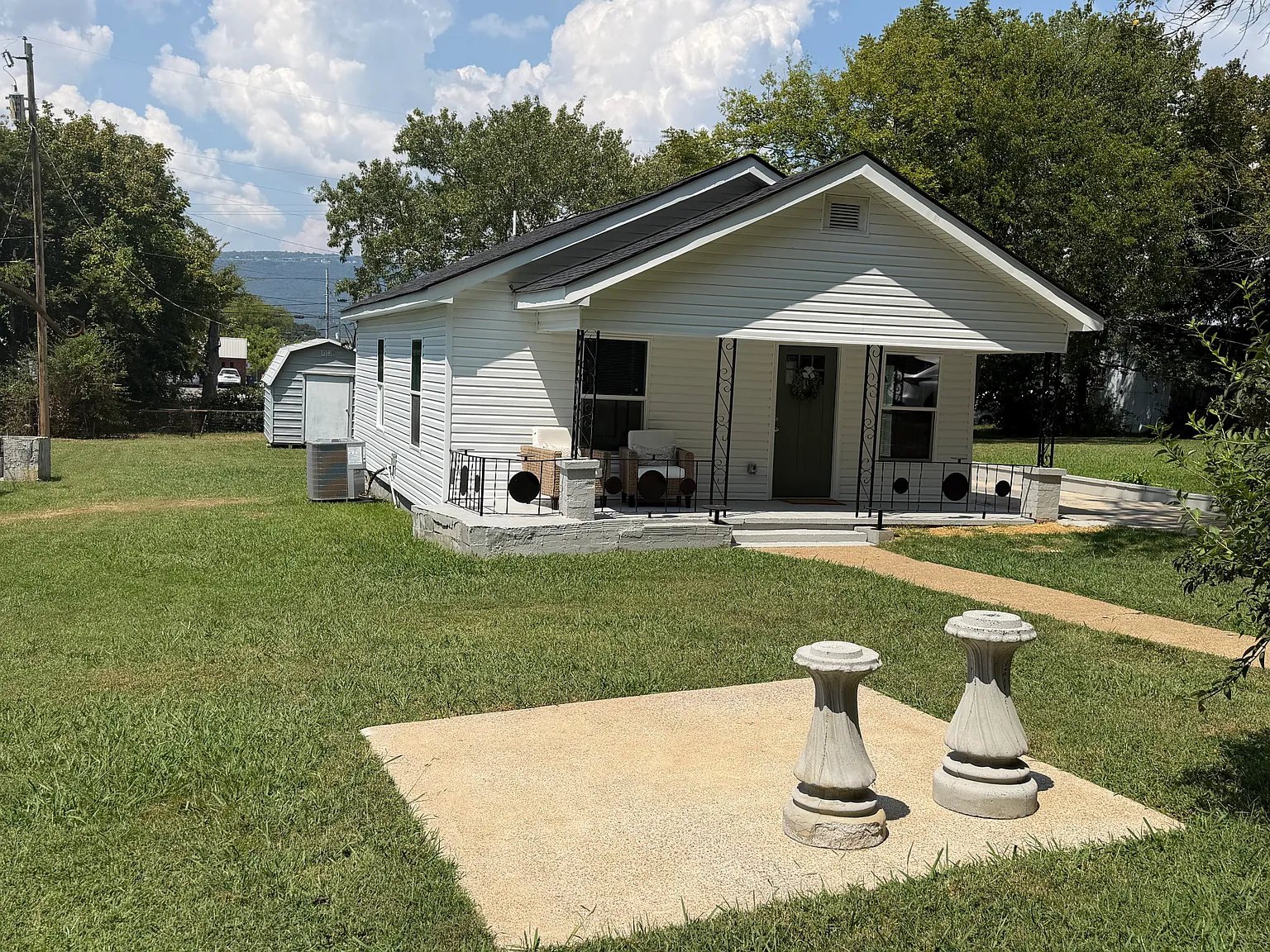 4 bed, 1.5 bath, 1200 sqft, $2,100 — Photo 2