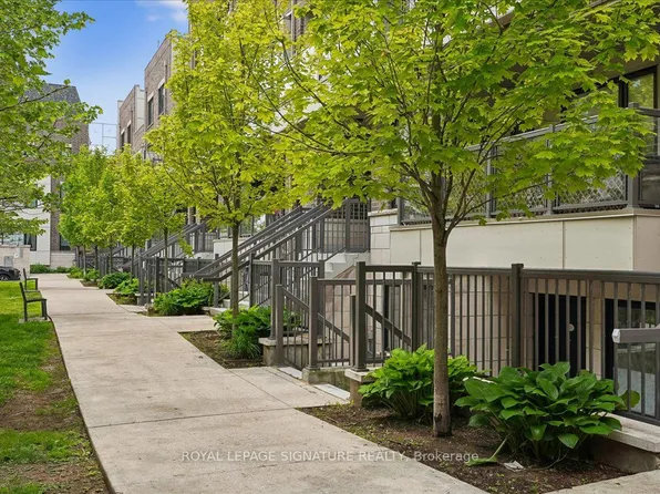 8 E Drummond St #420, Toronto, ON M8V 1Y8