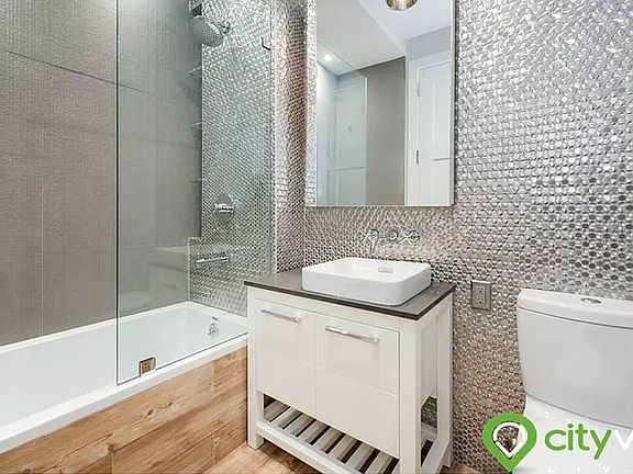 4th image of 4441 Purves St APT 603