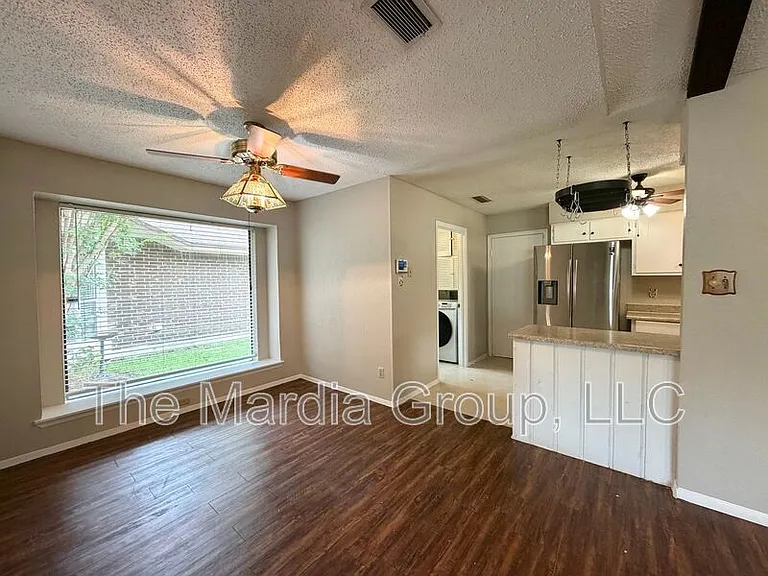 1506 Whiteoak Dr — Photo 5