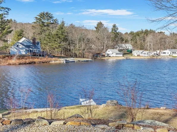 4 Grove Point Rd, Wales, MA 01081