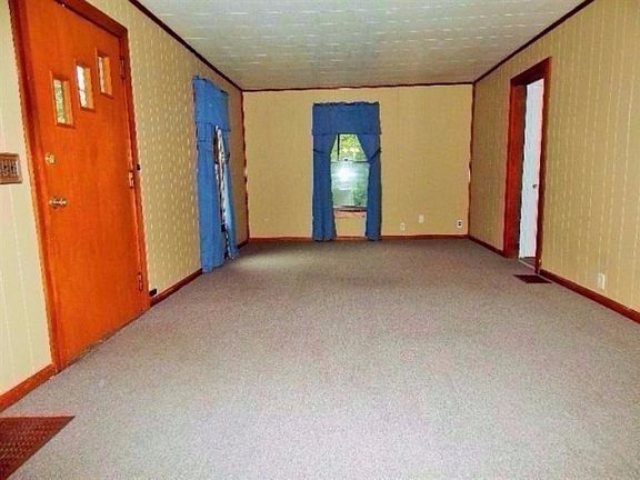 4th image of 8663 Tudor Ct