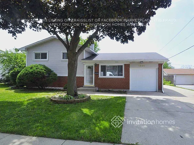 1694 Clifford St — Photo 2