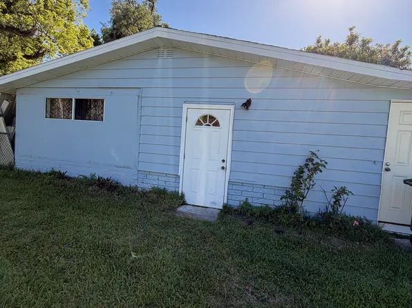 475 Brentwood Dr, Daytona Beach, FL 32117