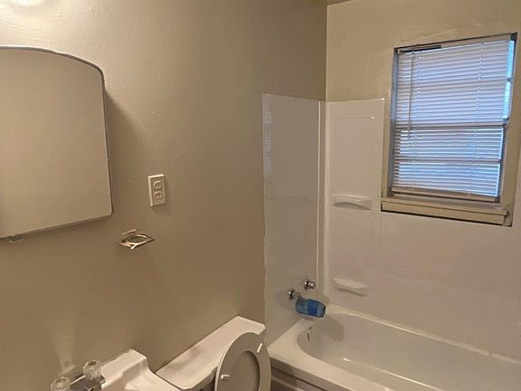 5th image of 1351 Fairfax St
