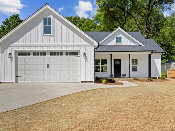 7310 Broad St, Rural Hall, NC 27045