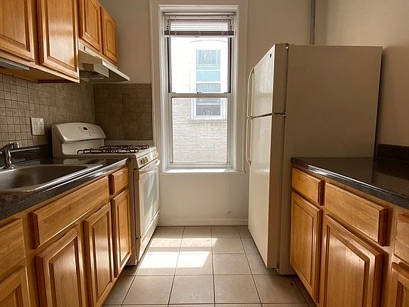 5th image of 18-41 Ditmars Blvd #2