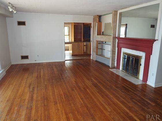 3rd image of 2311 Magnolia Ave