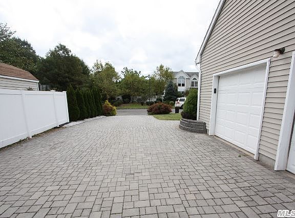3rd image of 3 Jones Ave