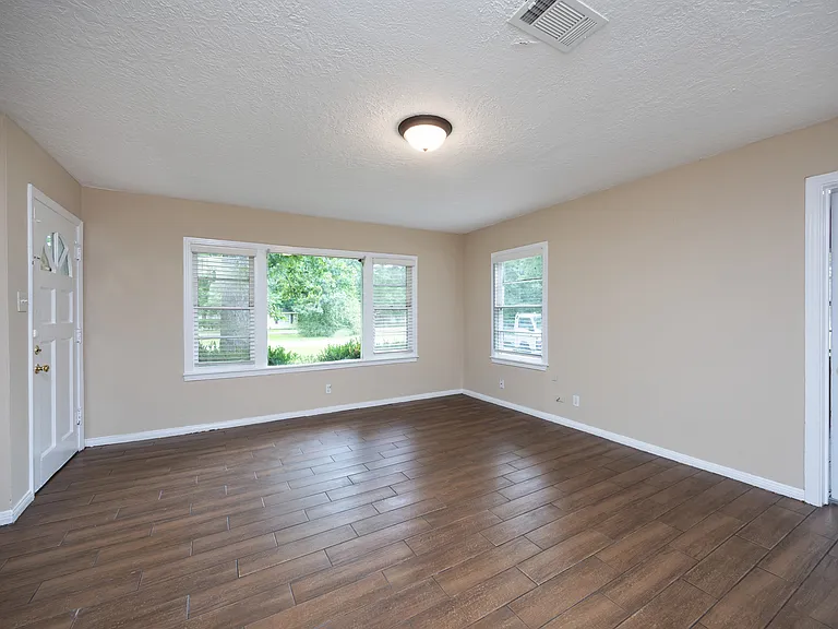 305 Harris Blvd — Photo 10