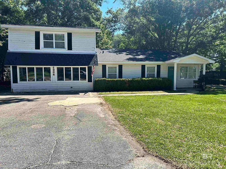 1906 Elaine Ave — Photo 1