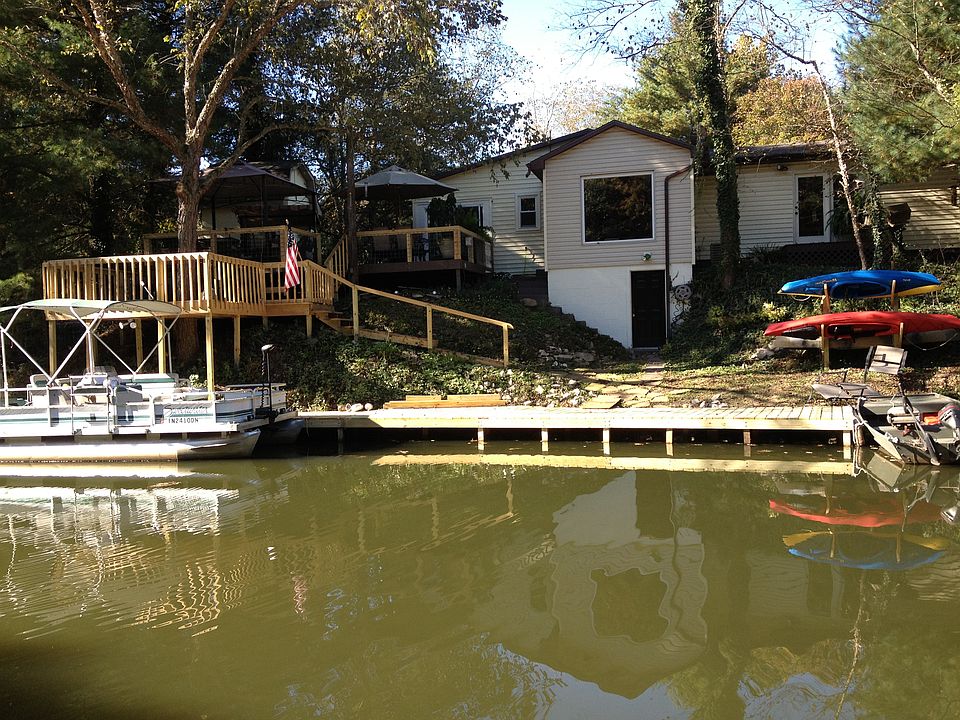 1st image of 302 Deer Ln