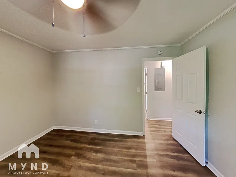 392 Colchester Dr — Photo 11