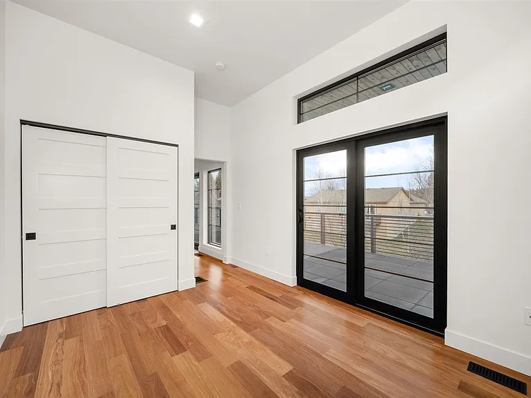 3328 E 55th Ave — Photo 26
