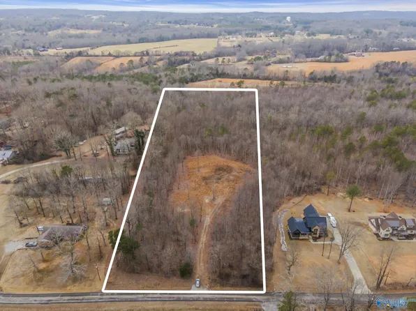 265A Pine Ridge Rd, Laceys Spring, AL 35754