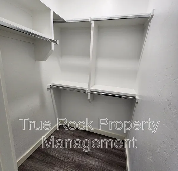 219 S Hope St — Photo 9