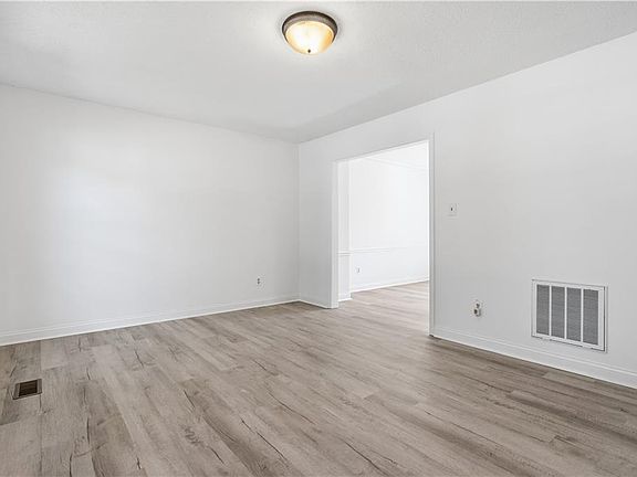 4th image of 5585 Lawson Hall Rd