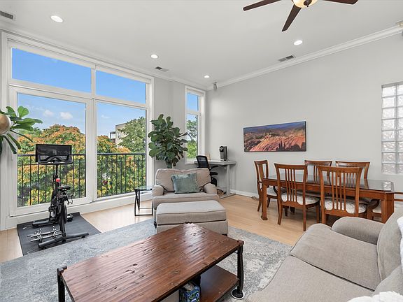4th image of 1065 N Wood St APT 3