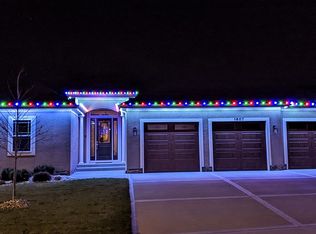 1607 SW Blackstone Pl, Lees Summit, MO 64082