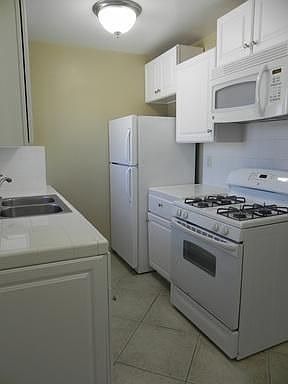 2nd image of 154 E C St APT B