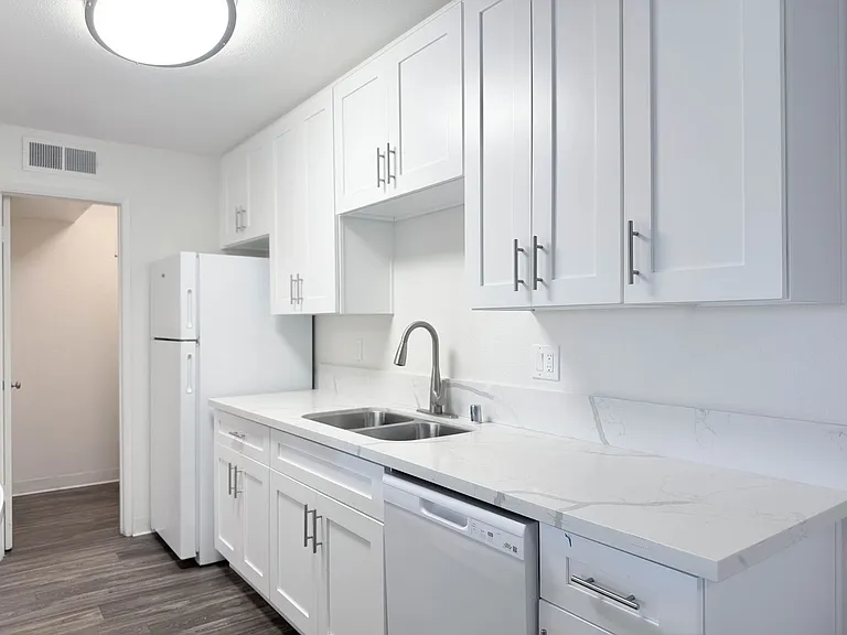 Peppertree Apartments — Photo 48