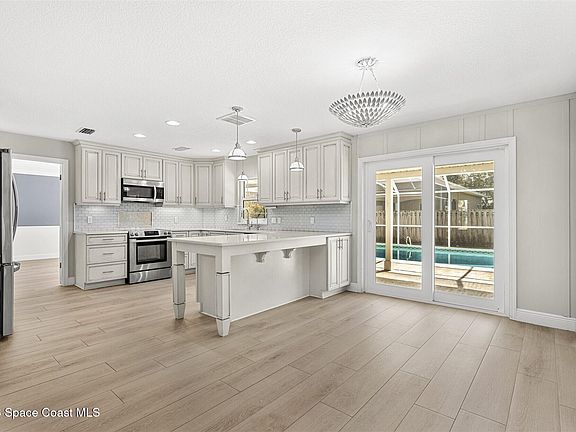 5th image of 517 N River Oaks Dr
