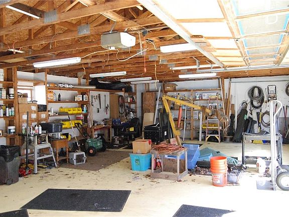 4th image of 2078 Eastwood Dr