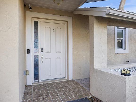 3rd image of 1627 Del Monte Ct