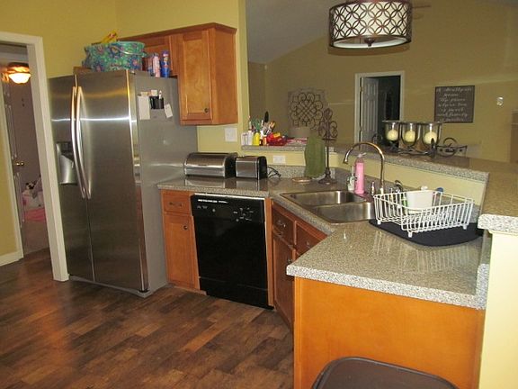 3rd image of 106 Oakleigh Dr
