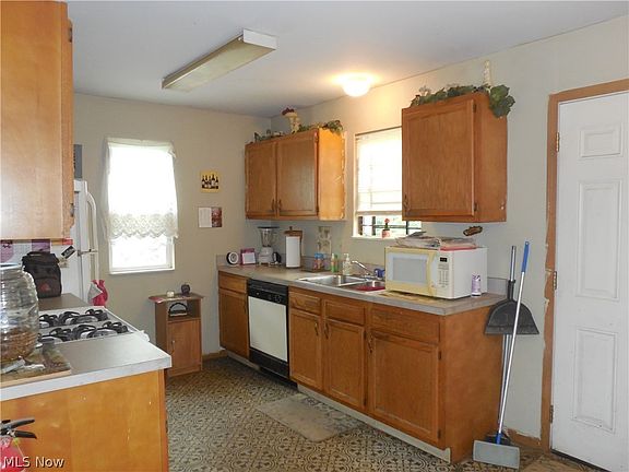 2nd image of 1724 Overland Ave